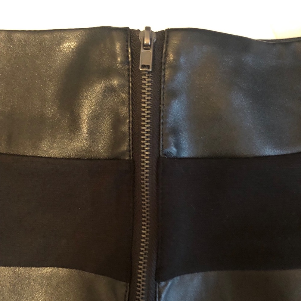 Black pleather skirt - Picture 2 of 5
